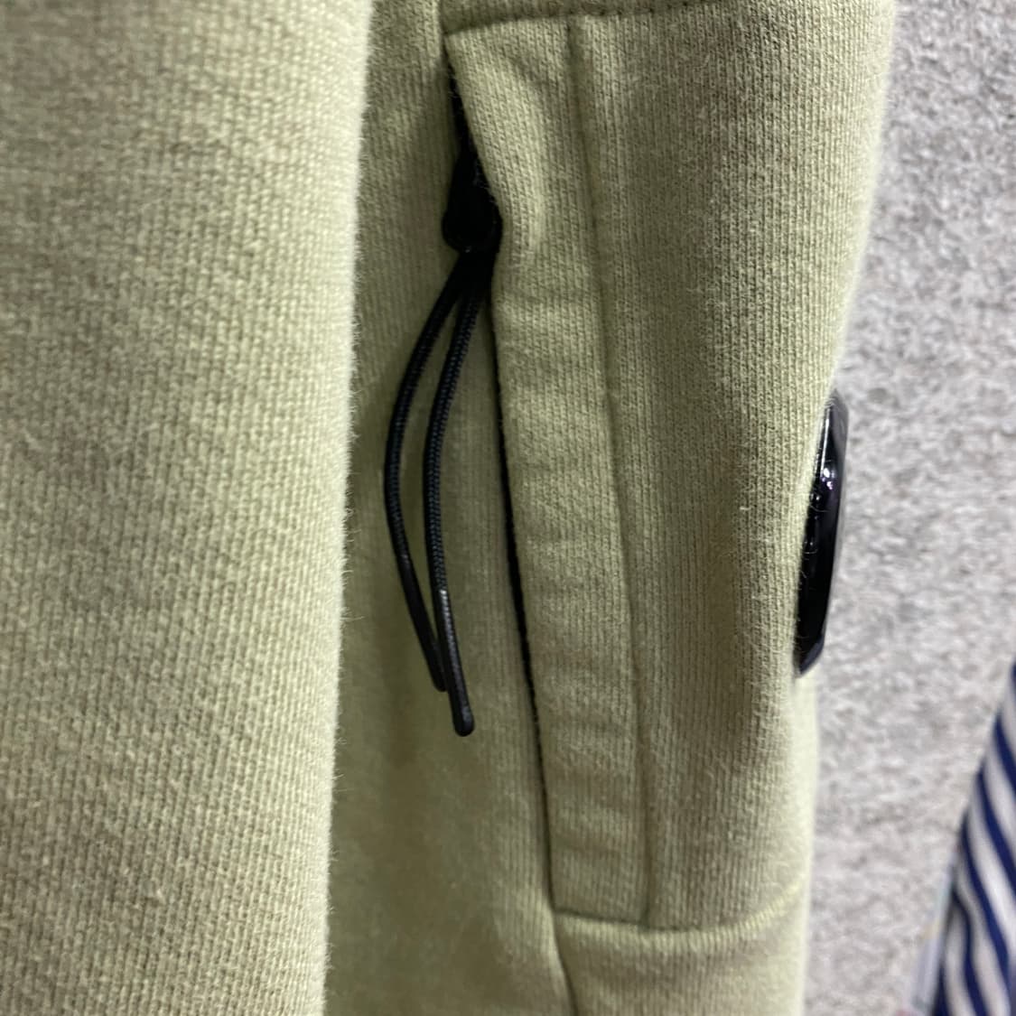 CP컴퍼니 렌즈디테일 크루넥 스웨트셔츠 B4664 상품이미지4