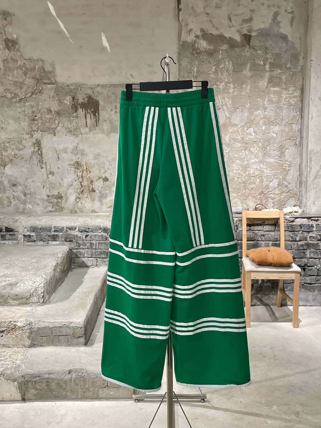 아디다스 x 최지원 그린 스트링 니 플레어 트랙 팬츠 상품이미지6