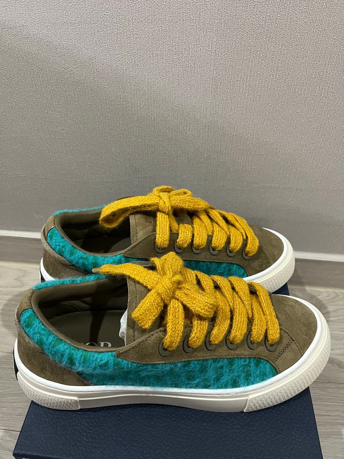 디올 데님 티어스 한정판 B33 모헤어 스니커즈 그린 새상품 상품이미지2