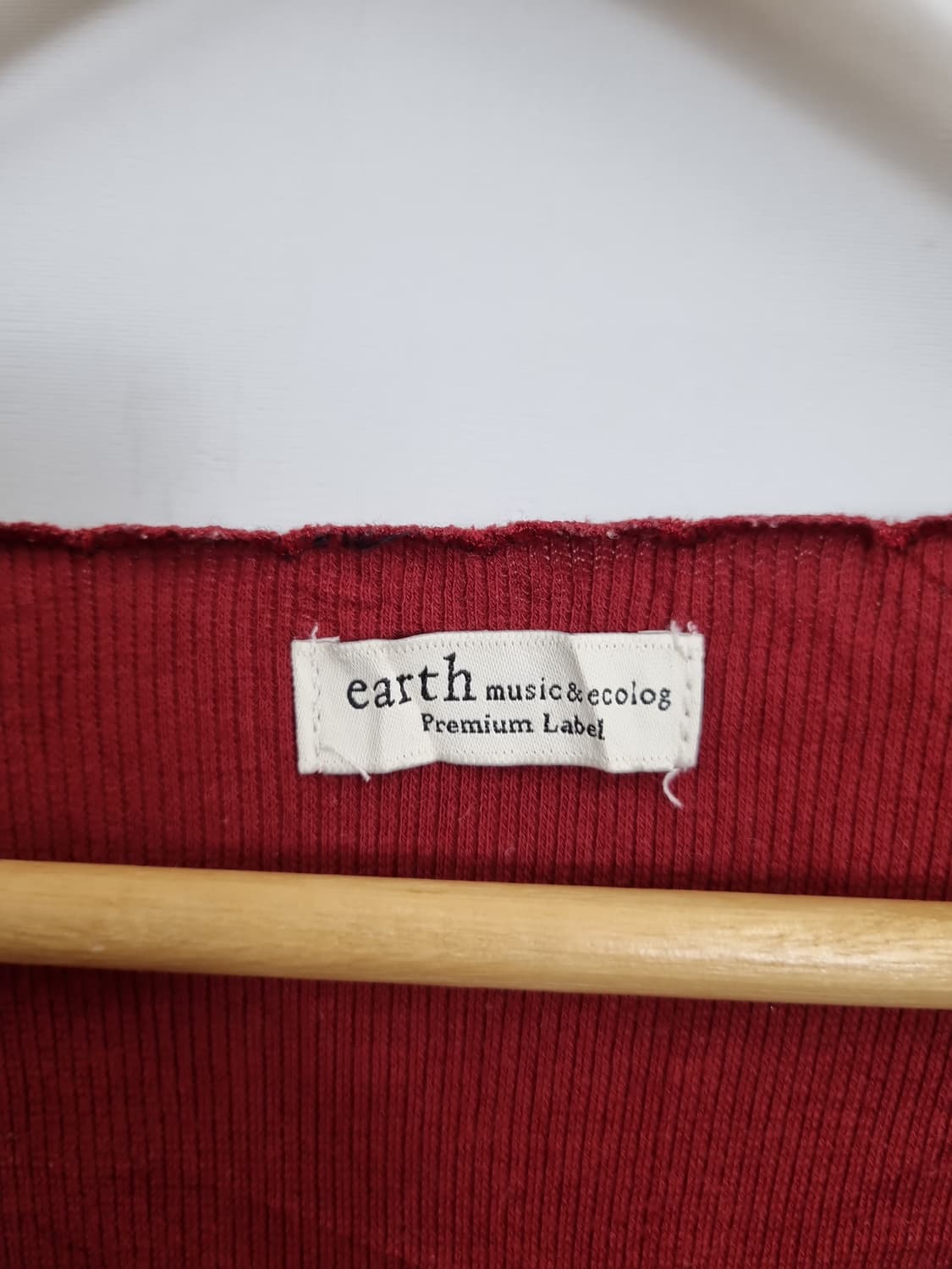 어스뮤직앤에코로지 레드 니트 상품이미지5