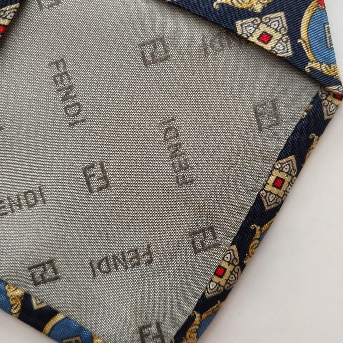 펜디 실크 네이비 주카 패턴 넥타이 10.3cm A+등급 K1561
 상품이미지9