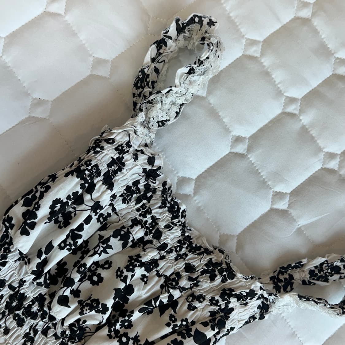 리즈리사(LIZ LISA) 블랙 플라워 셔링 원피스 상품이미지3