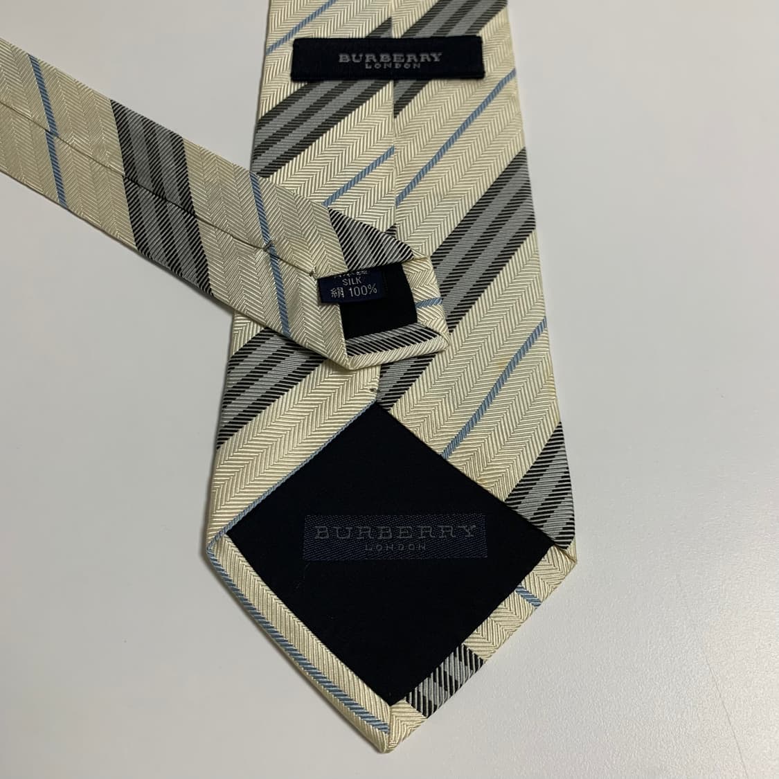 버버리(BURBERRY) 스트라이프 명품넥타이 100실크 A-A+등급 상품이미지5