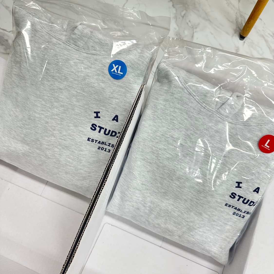 아이앱 스튜디오 25 라이트 그레이 후드티 L/XL 사이즈 새상품 판매 상품이미지2