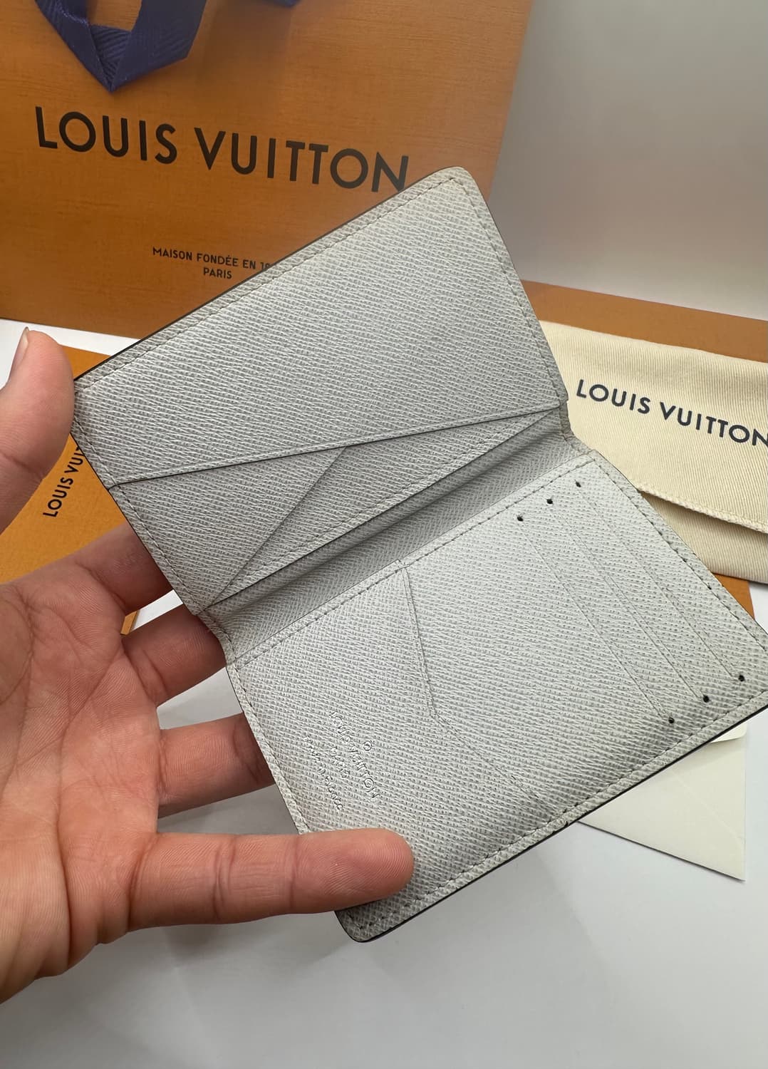 루이비통 타이가라마 오거나이저 카드지갑 화이트 상품이미지2