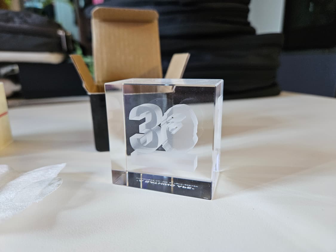 베이프 30주년 기념 큐브 문진 휘귀템 상품이미지1