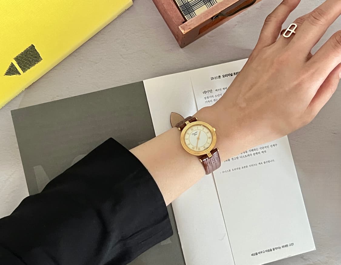 디올  골드 베젤 라운드 시계 / 정품감정 .케어 상품이미지10