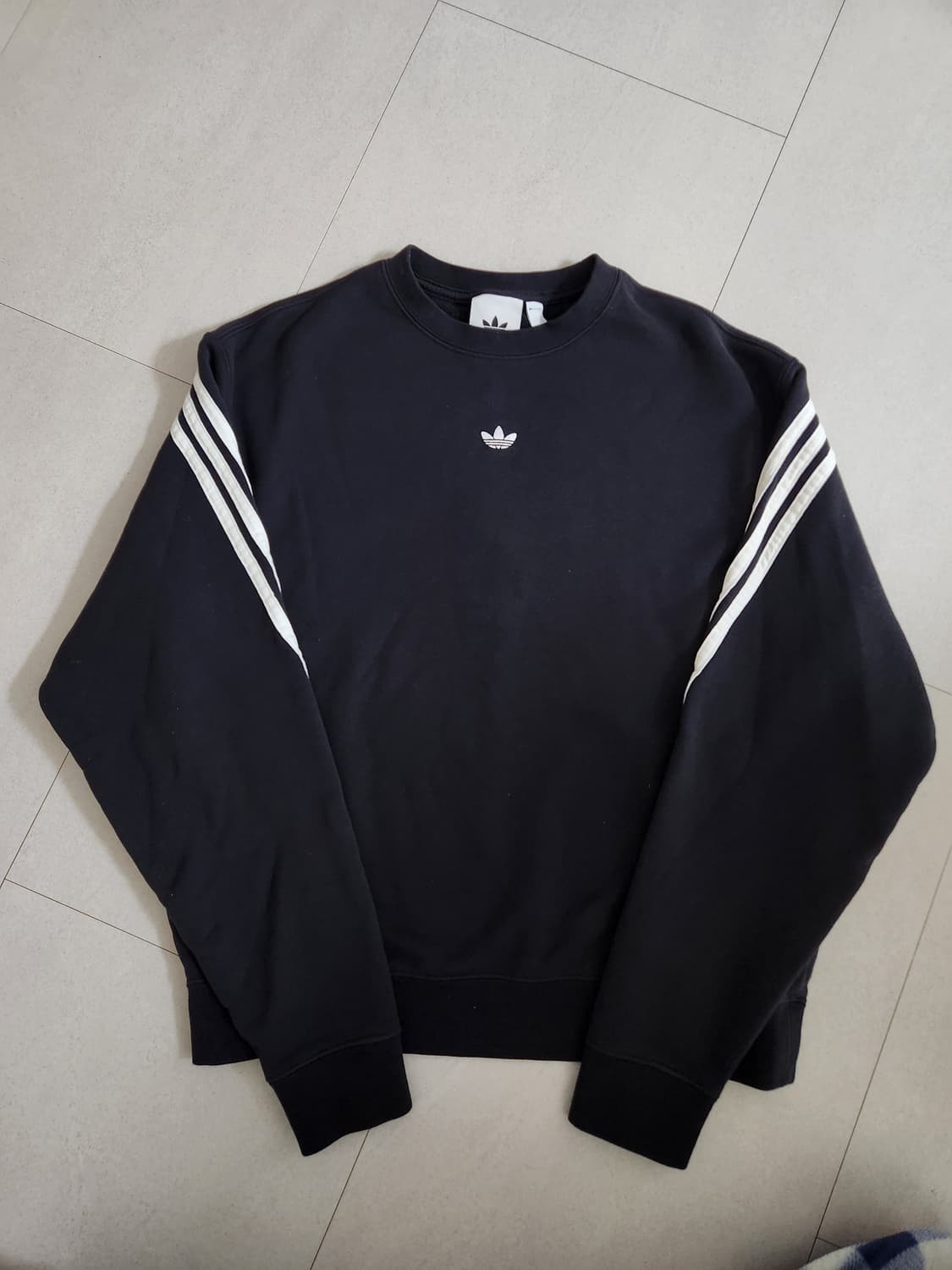 아디다스 3선 맨투맨 상품이미지1