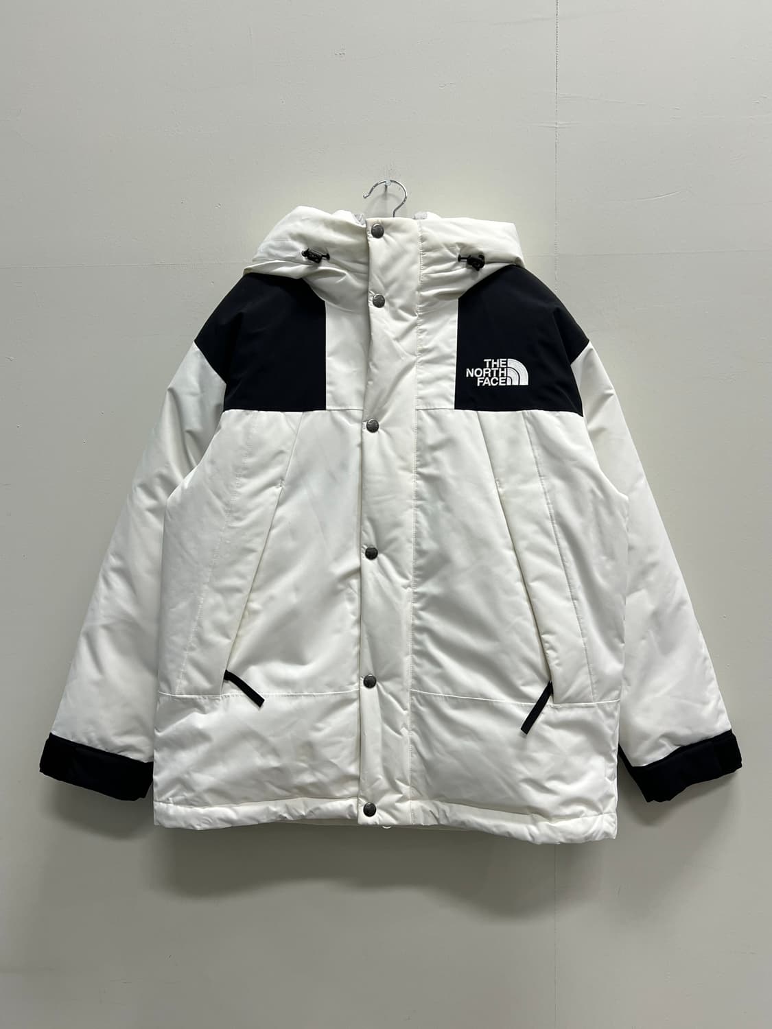 노스페이스 마운틴 구스다운 자켓 화이트 상품이미지2