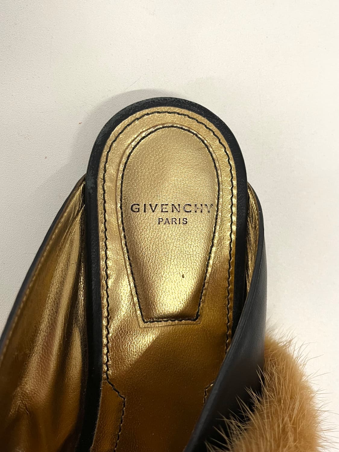 지방시 퍼 레더 뮬 슬리퍼 상품이미지4