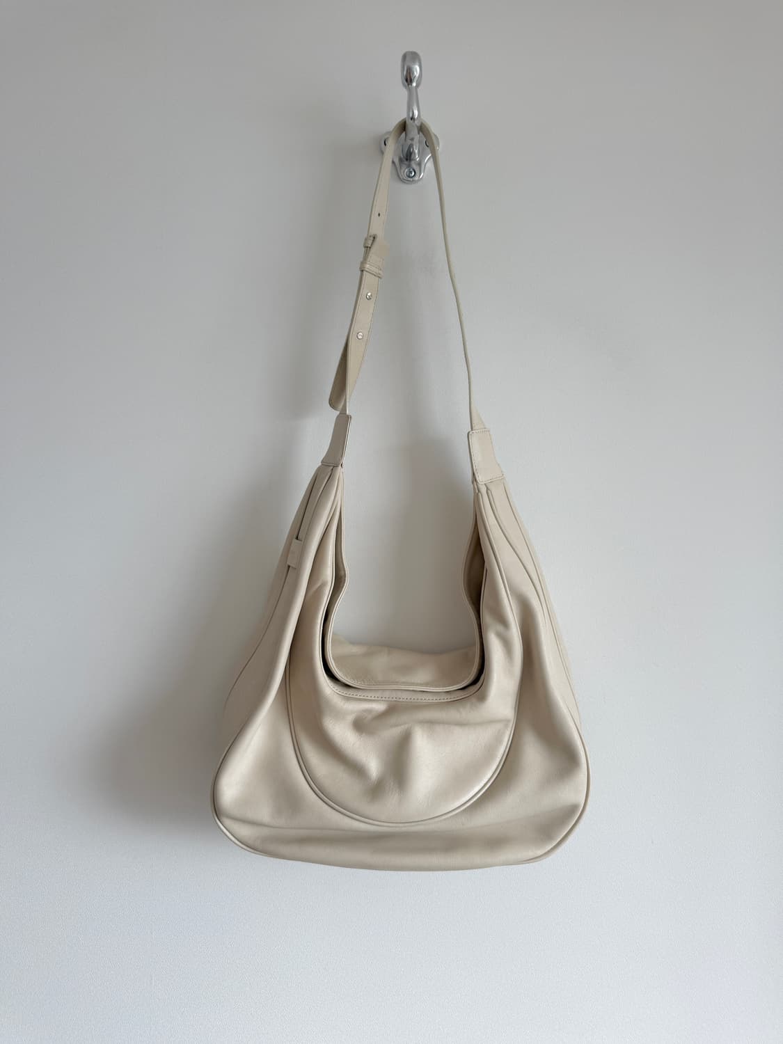 엘바테게브(elbategev) 레더 호버 크로스 숄더백 상품이미지2