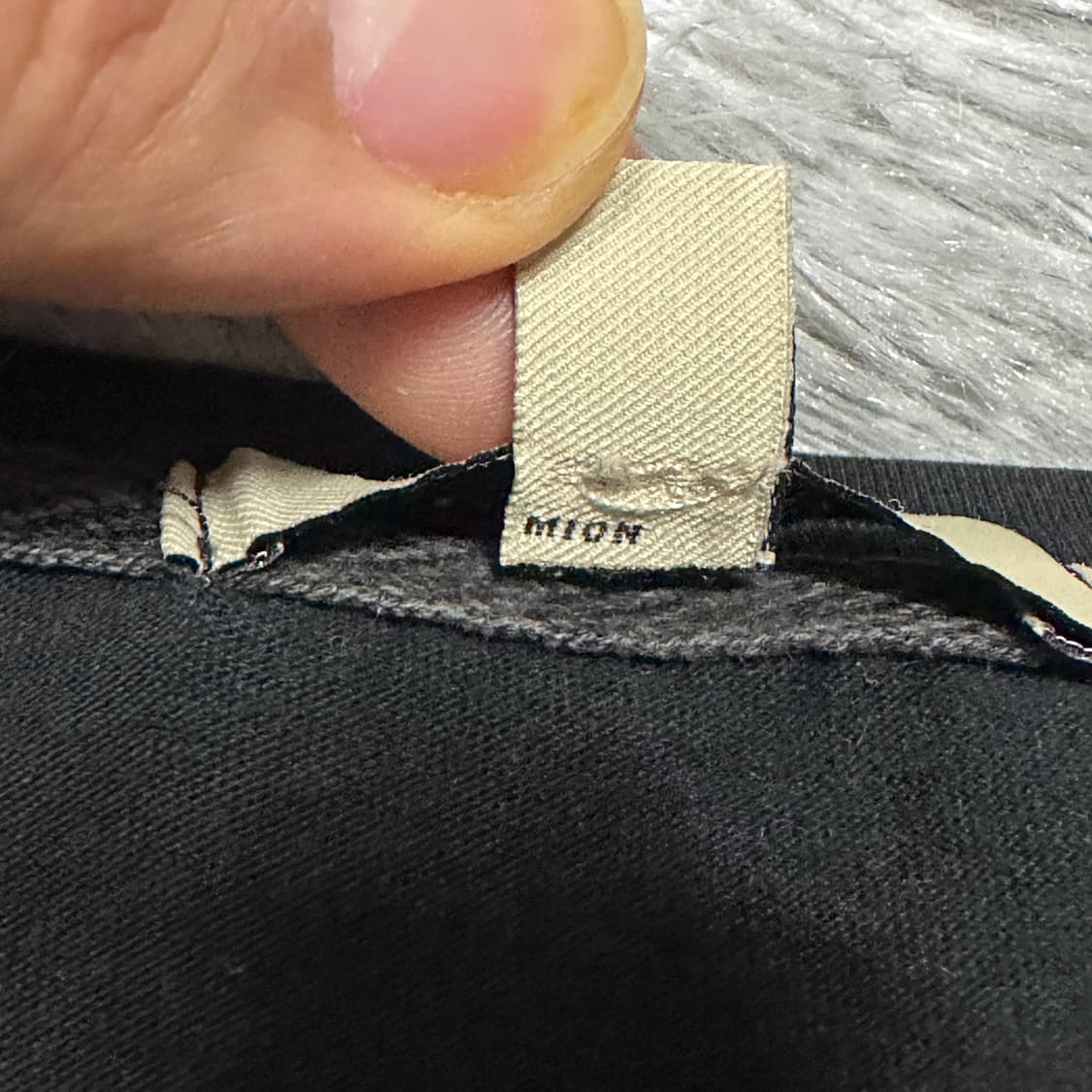 버버리 체크숄더 블랙 롱슬리브 XL 상품이미지5