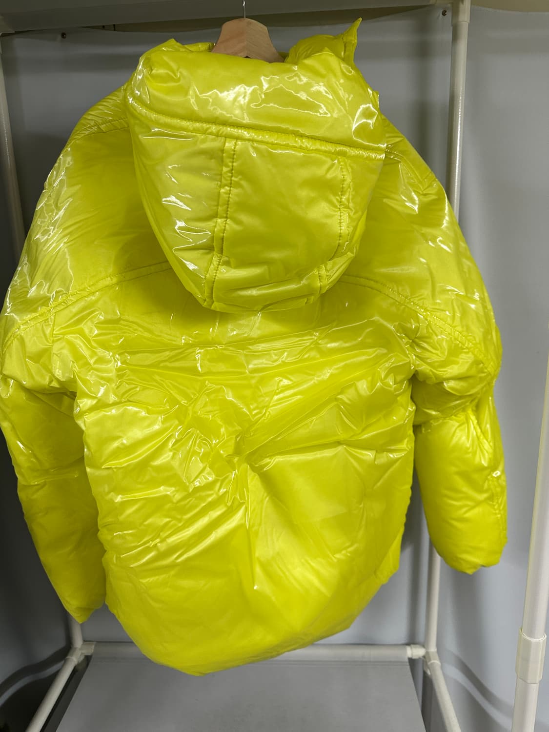 보테가 베네타 옐로우 나일론 푸퍼 패딩 상품이미지4