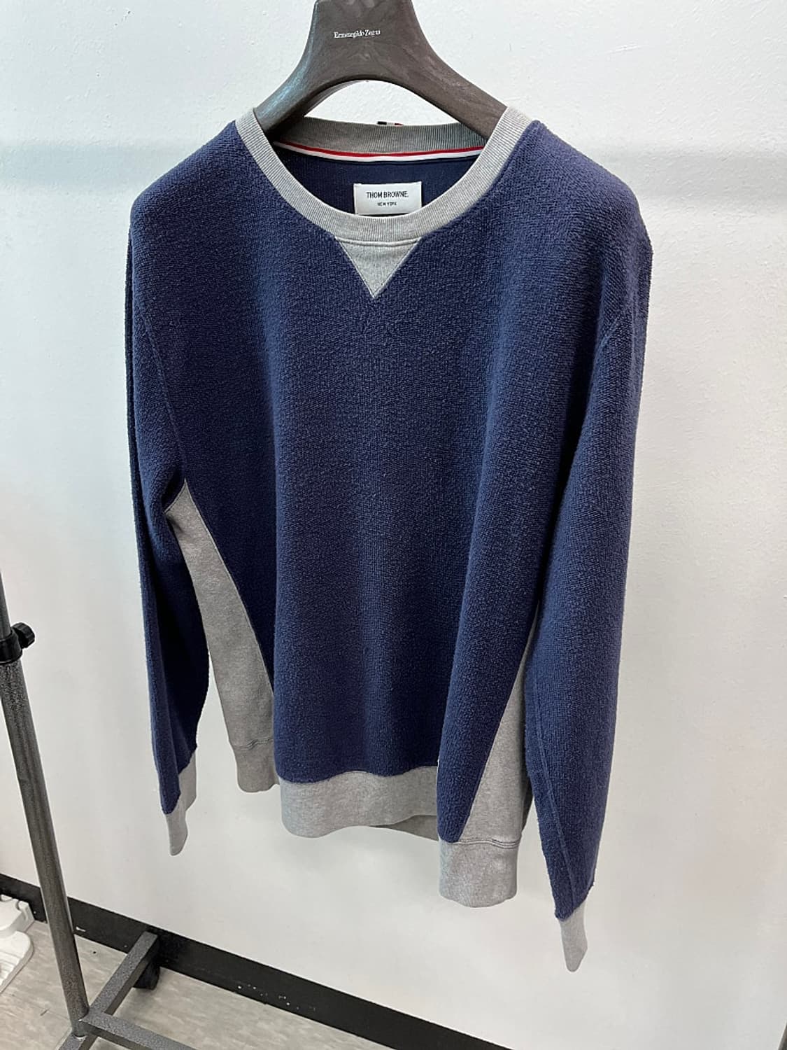 105-110) 톰브라운 부클 맨투맨 상품이미지1