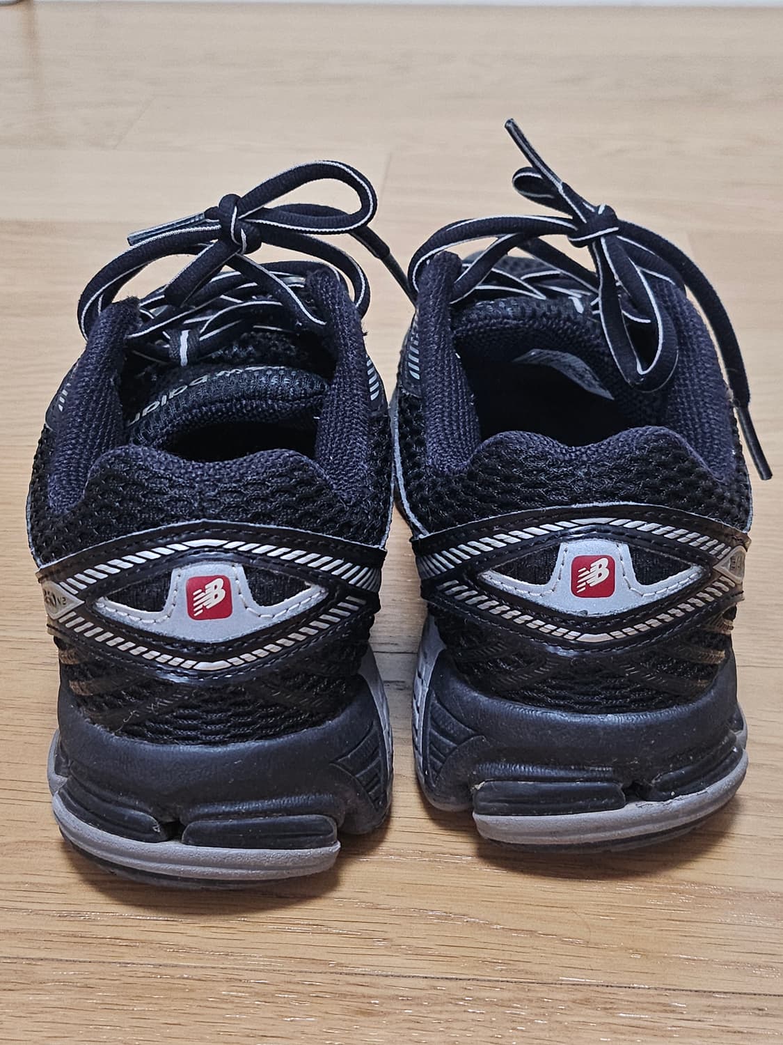 뉴발란스 860v2 블랙 그레이

235 상품이미지3