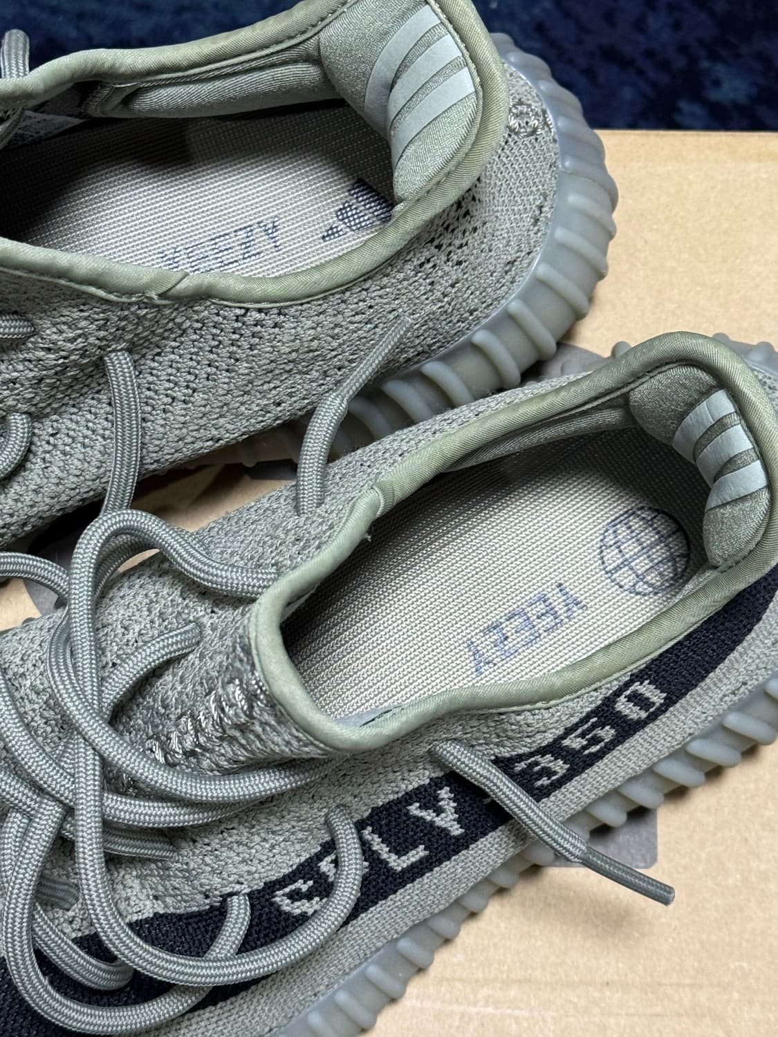 이지부스트 350 V2 그래닛 코어 블랙 상품이미지2