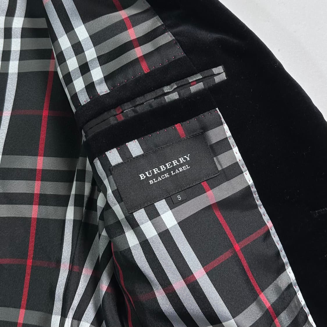 버버리 블랙 벨벳 블레이저 자켓 상품이미지6