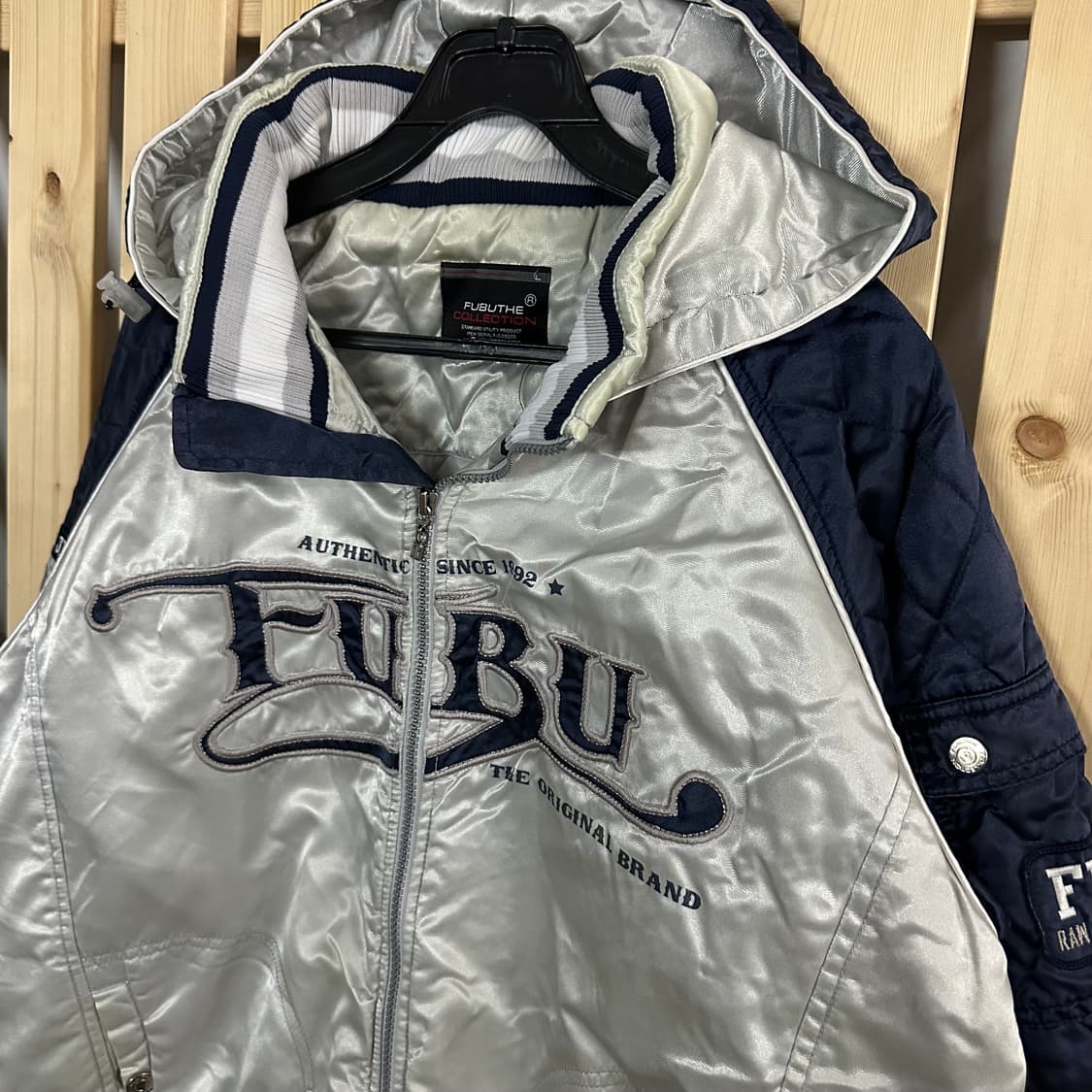 (L) fubu 후부 푸부 새틴 누빔 바시티 자켓 상품이미지3