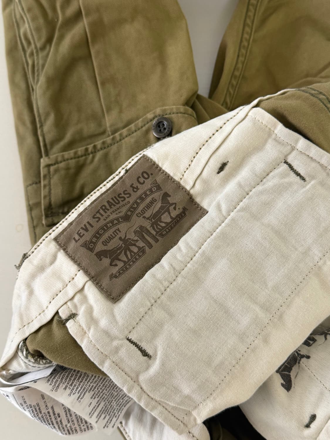 리바이스 카고 베이지 반바지 상품이미지3