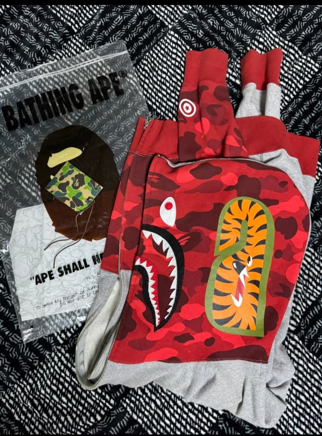 100%정품 베이프 반반 샤크 후드집업 적계 L 상품이미지1