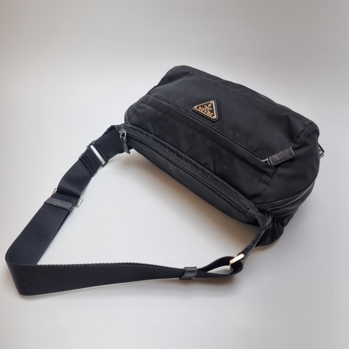 프라다 PRADA 리나일론 바이커백 미듐 크로스백 벨트백(2VH994) 상품이미지6