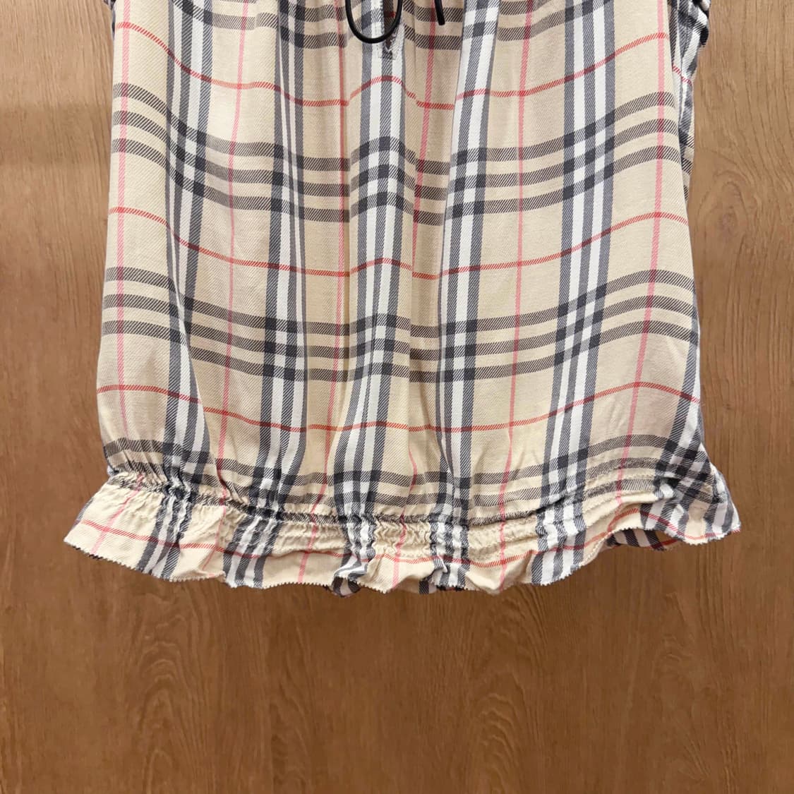버버리 블루라벨 슬리브리스 블라우스 체크 패턴 프릴 리본 디테일 베이지 상품이미지5