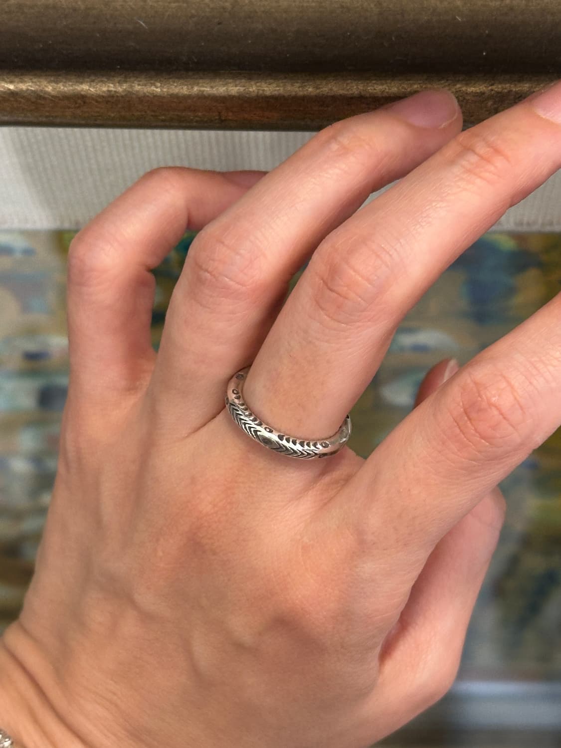 Chevron Dot Engraved Band Karen Silver R 상품이미지5