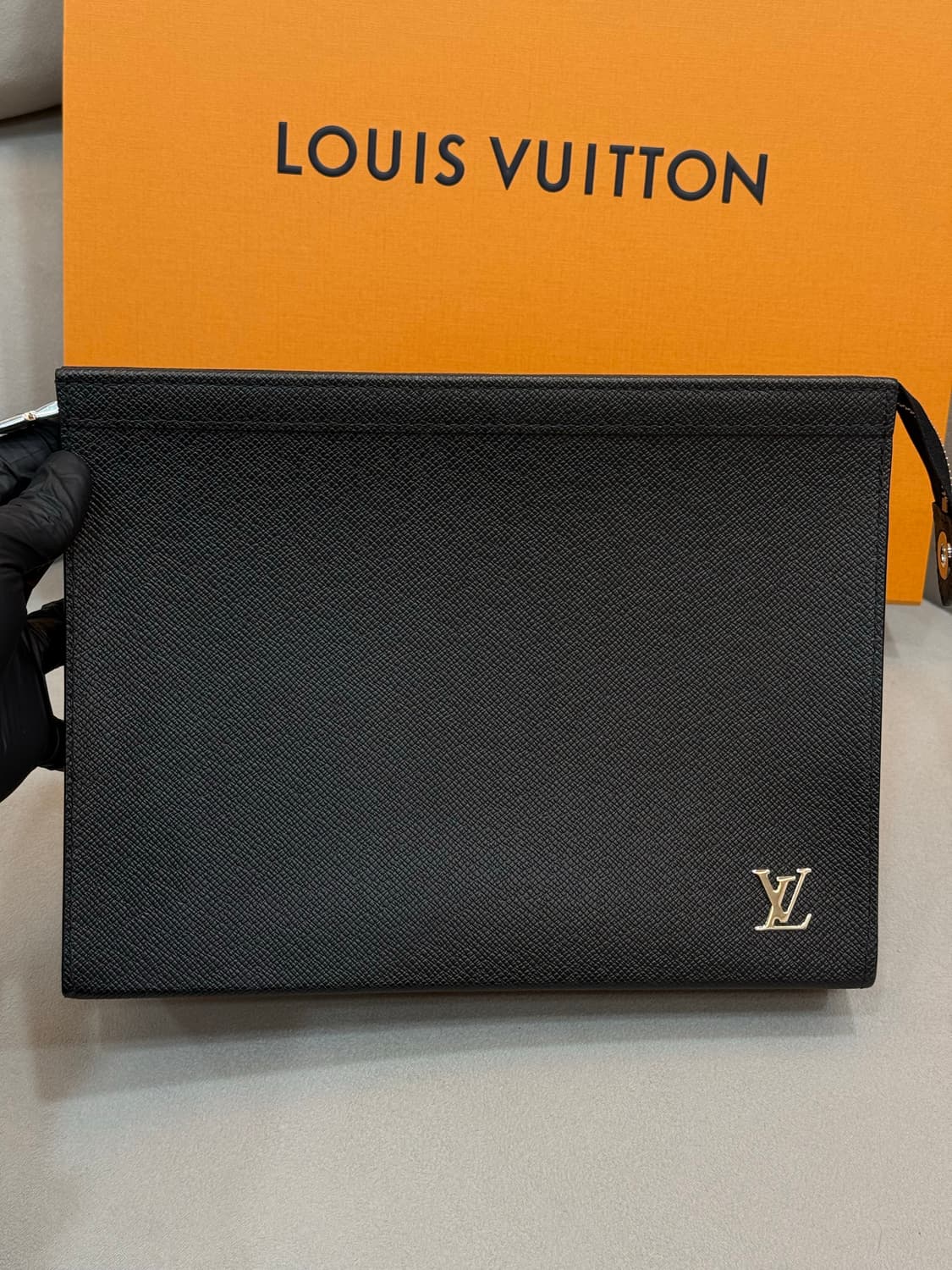 루이비통 타이가 포쉐트 보야주 클러치 상품이미지2