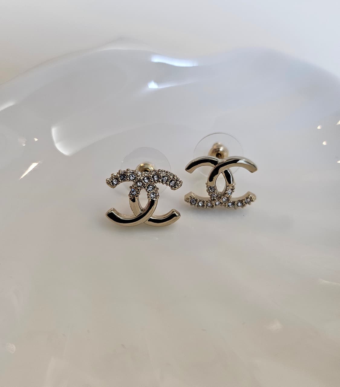 샤넬 언발 큐빅 CC로고 귀걸이 샴페인골드 업사이클링 상품이미지2