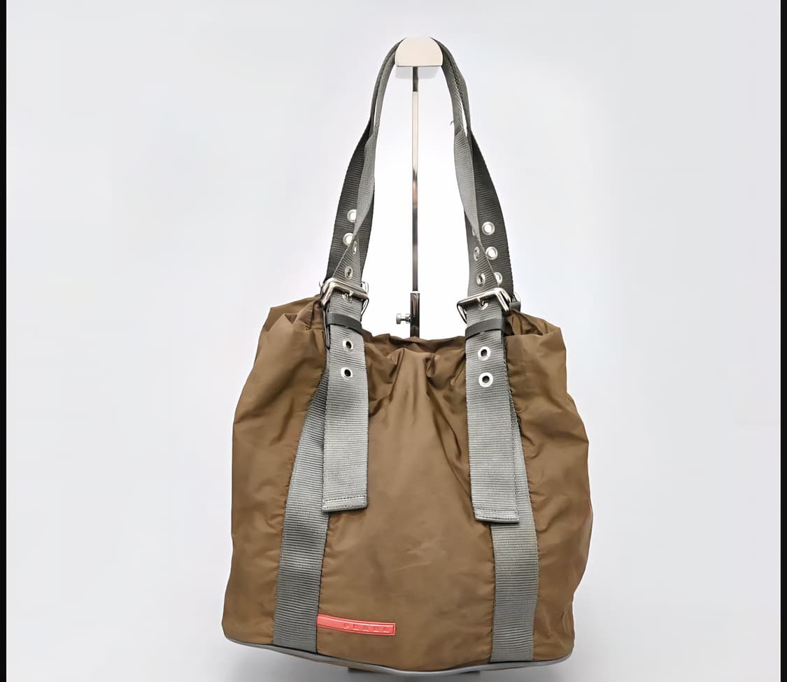 프라다 스포츠 나일론 버클 토트백 상품이미지1