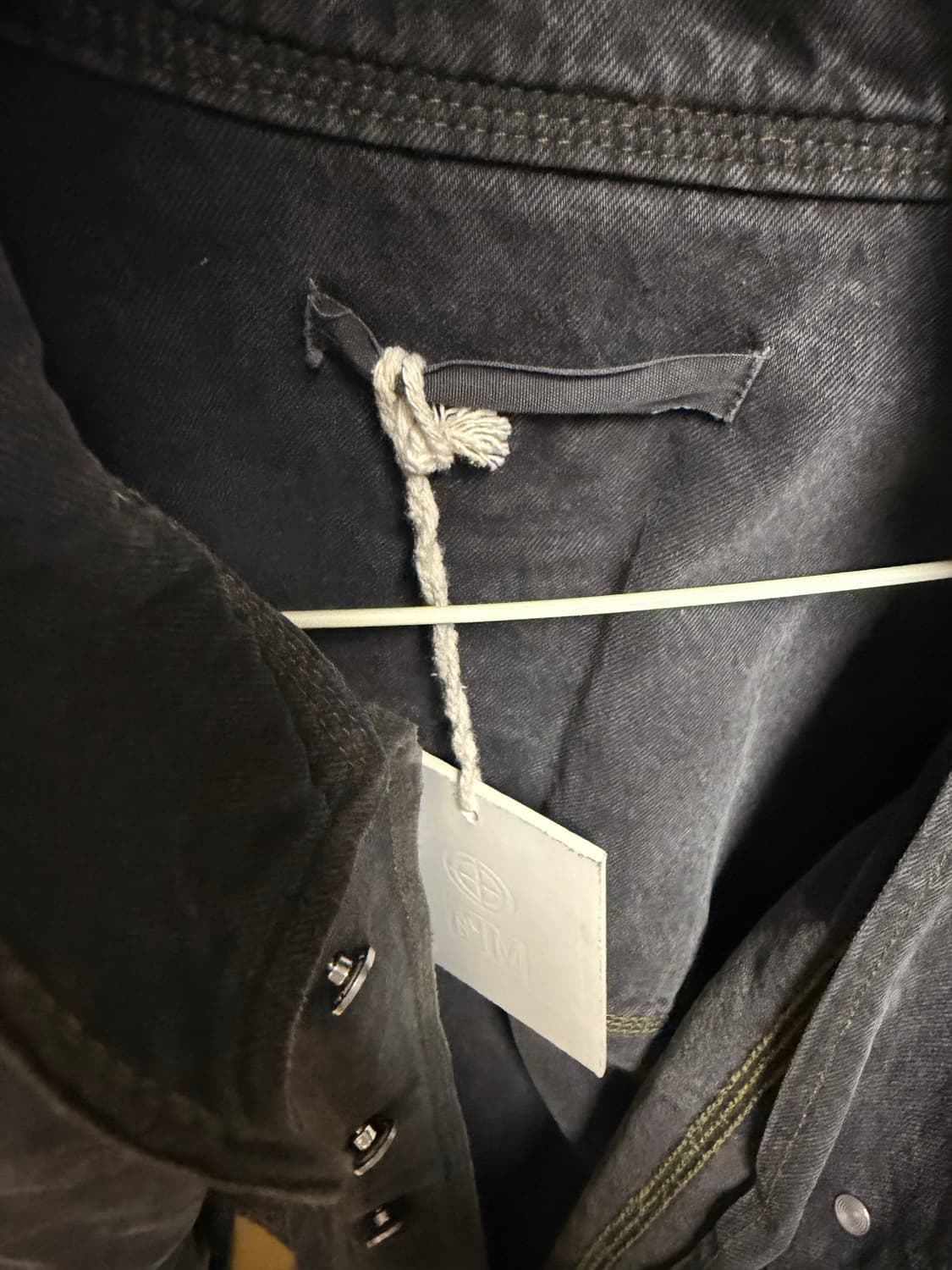 Mpa플라스틱 프로덕트 자켓 사이즈 교환(제꺼 m이랑 L로),판매 상품이미지3