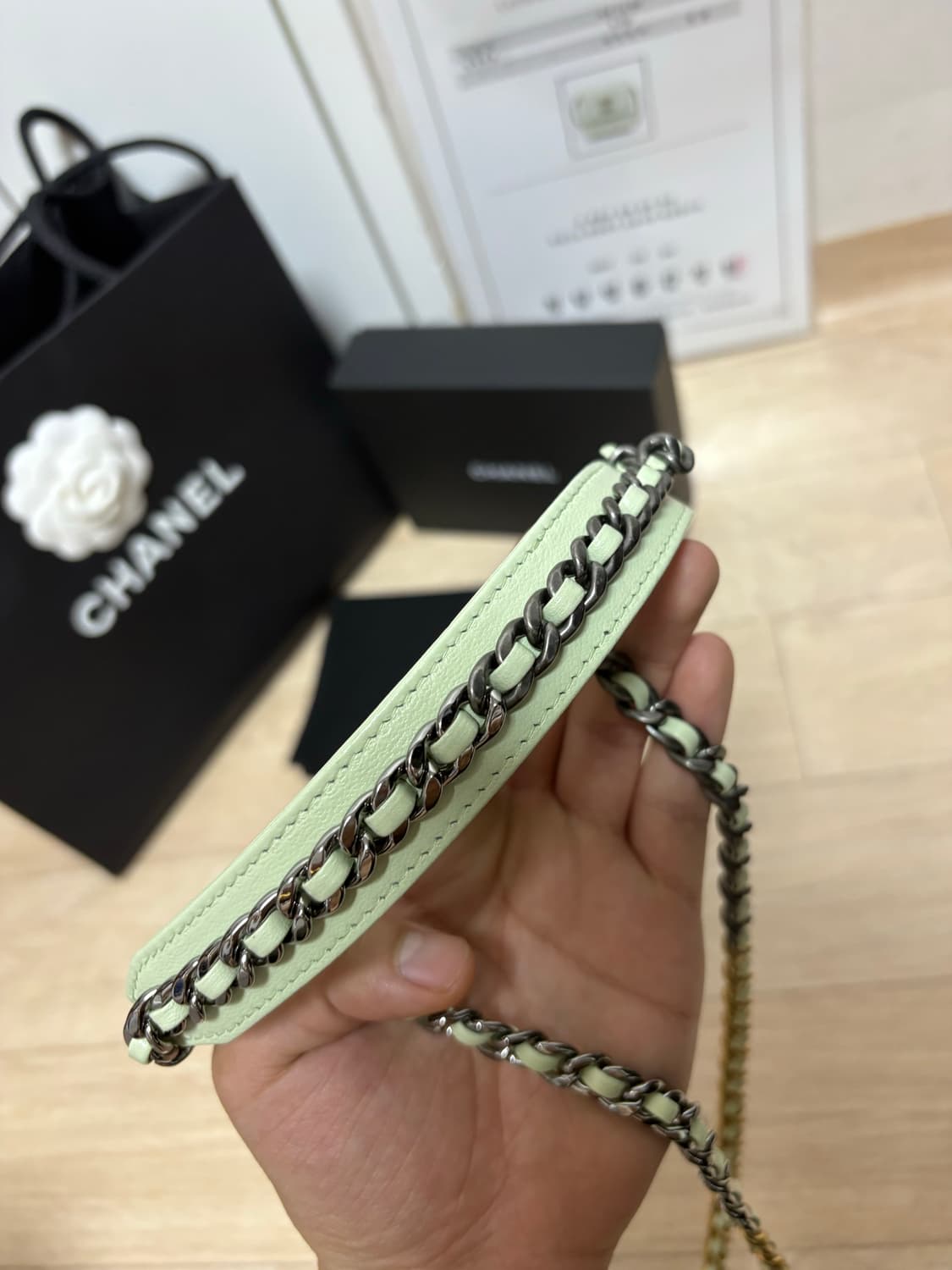 31번대 샤넬 19 램스킨 미니 플랩 크로스백 상품이미지10