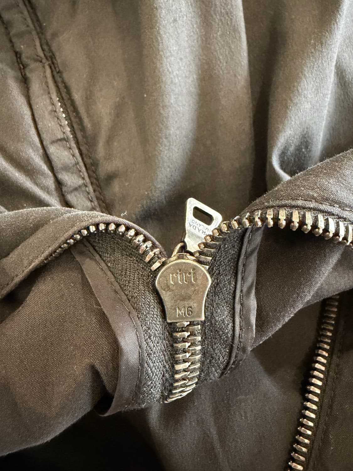 프라다 프론트 슬릿 스커트 상품이미지6