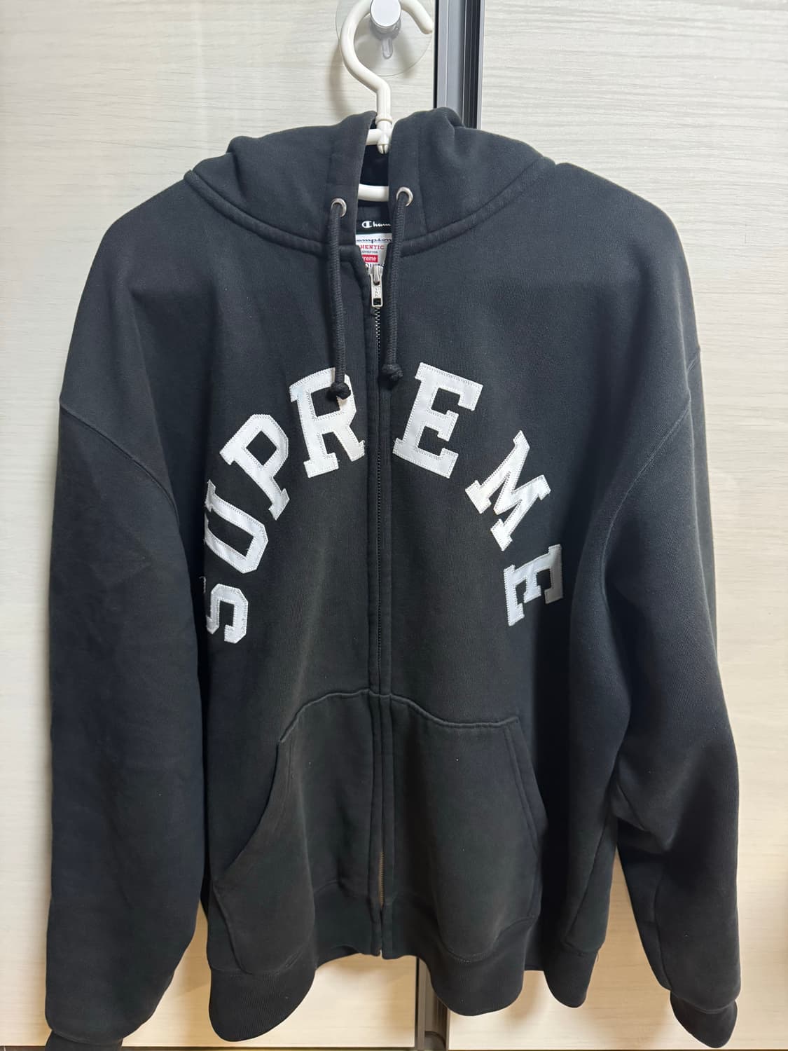 슈프림 챔피온 후드집업 M 스웨트셔츠 블랙 - 24SS 상품이미지2