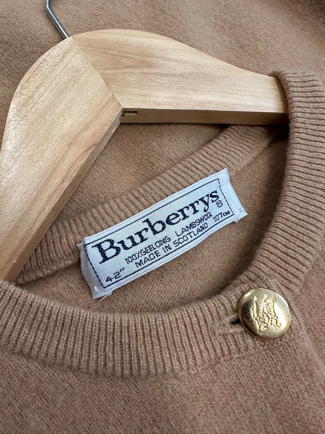 (42)버버리 금장단추 램스울 가디건 베이지 상품이미지3