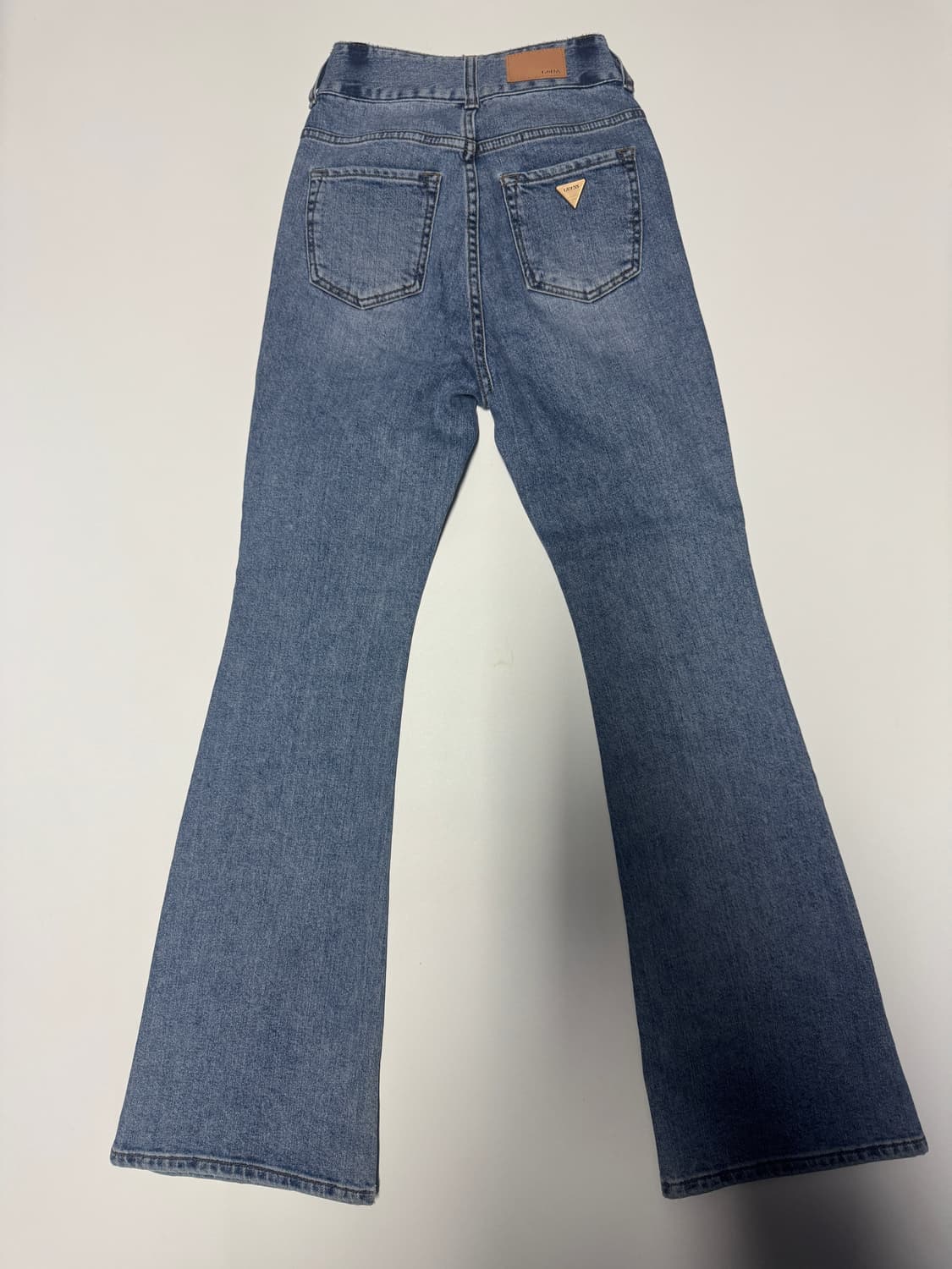 여성 게스 Guess 23년도 플레어 부츠컷 데님팬츠 22.8인치 상품이미지2