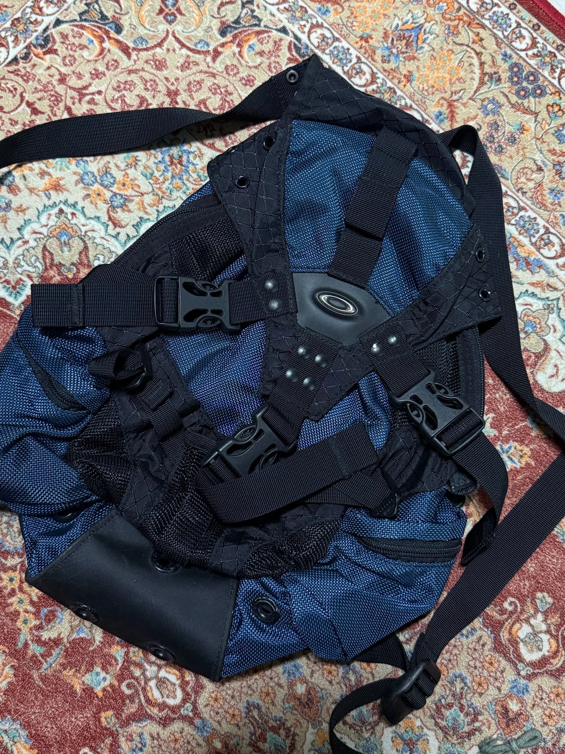 오클리 아이콘 미니백 상품이미지1