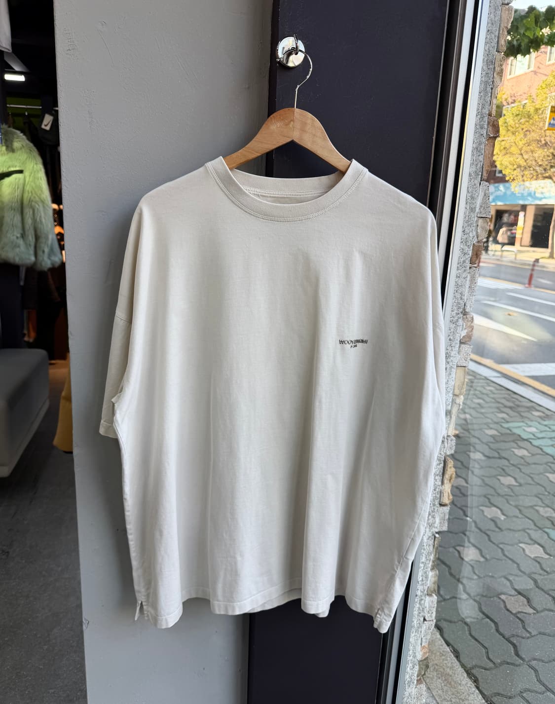 50/ 우영미 백로고 자수프린팅 라운드 반팔 상품이미지2