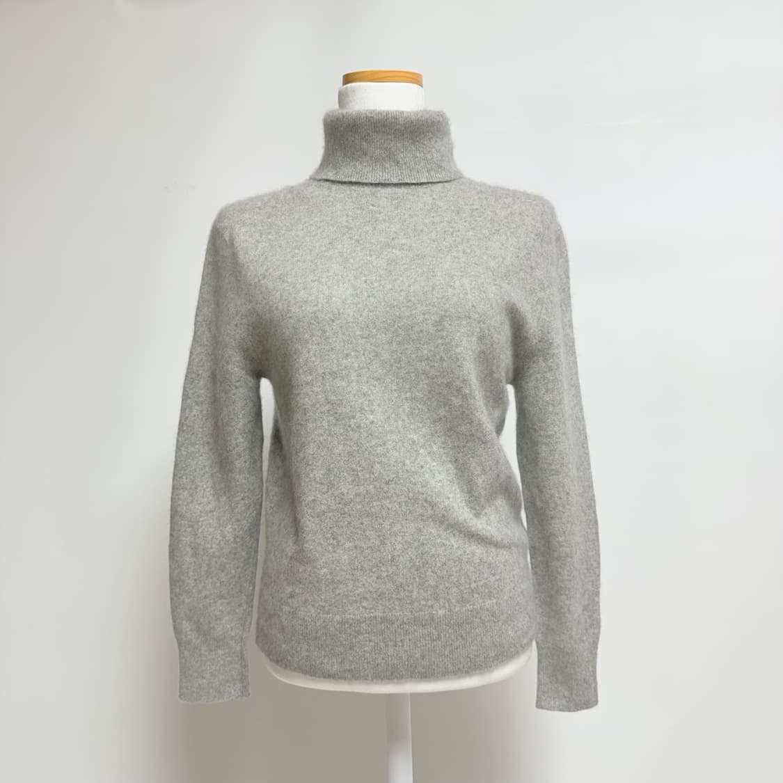 [캐시미어 100%] 유니클로 그레이 터틀넥 니트 M 상품이미지1
