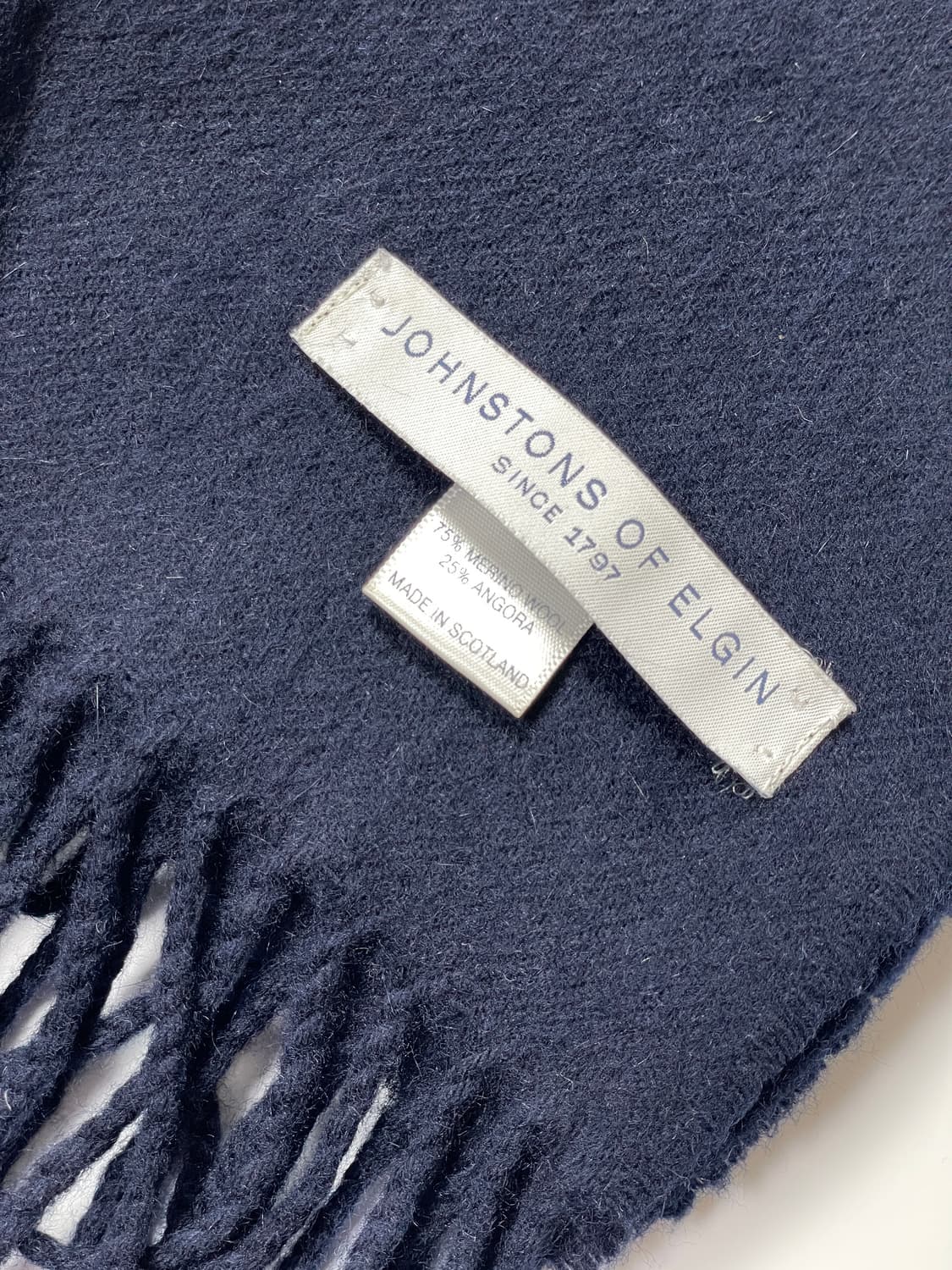 존스톤스 오브 엘긴 앙고라 메리노 울 네이비 머플러 상품이미지2