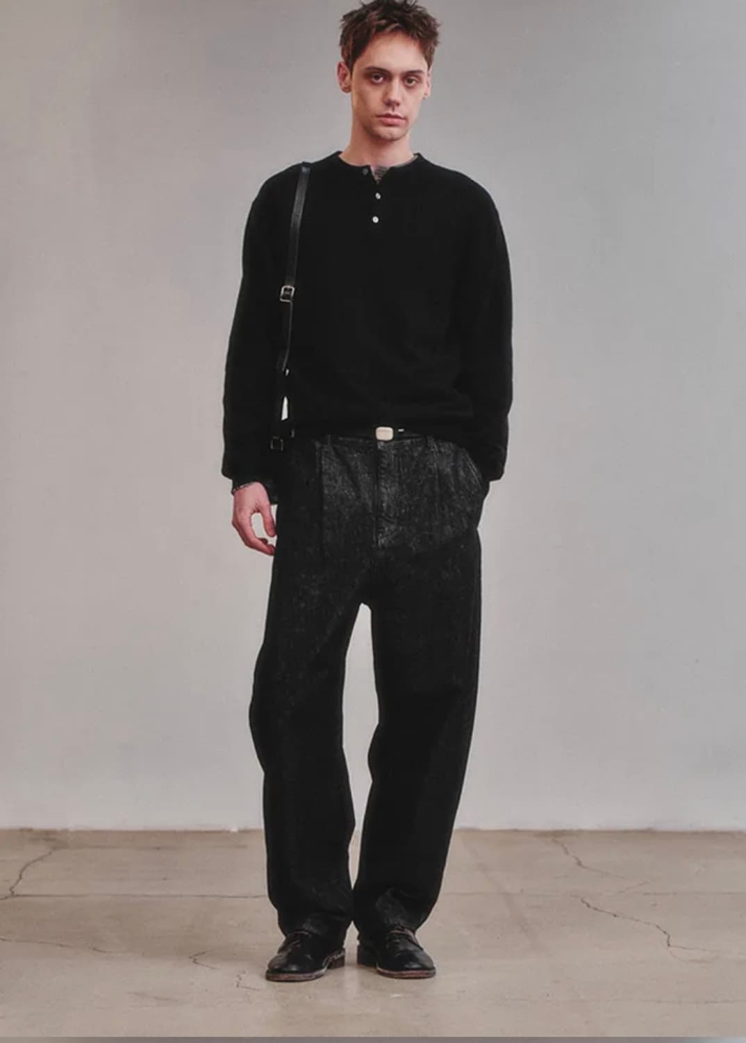 아트이프액츠 원턱 커브드 데님 팬츠 워시드 블랙 상품이미지4