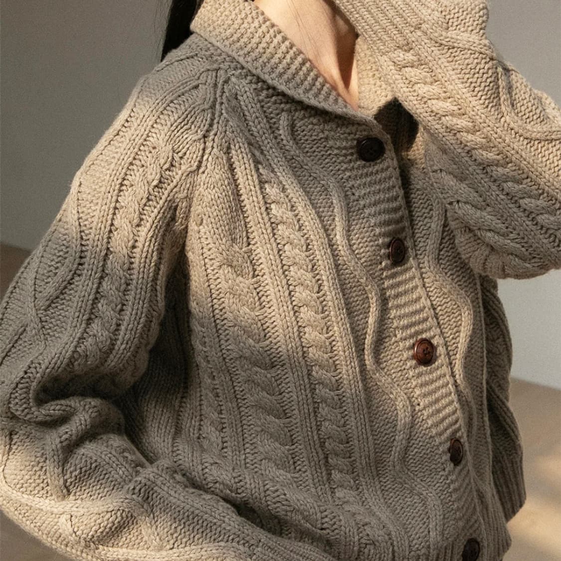 리브레(LIBRE) 우드버튼 숄카라가디건 프리사이즈 새상품 상품이미지2