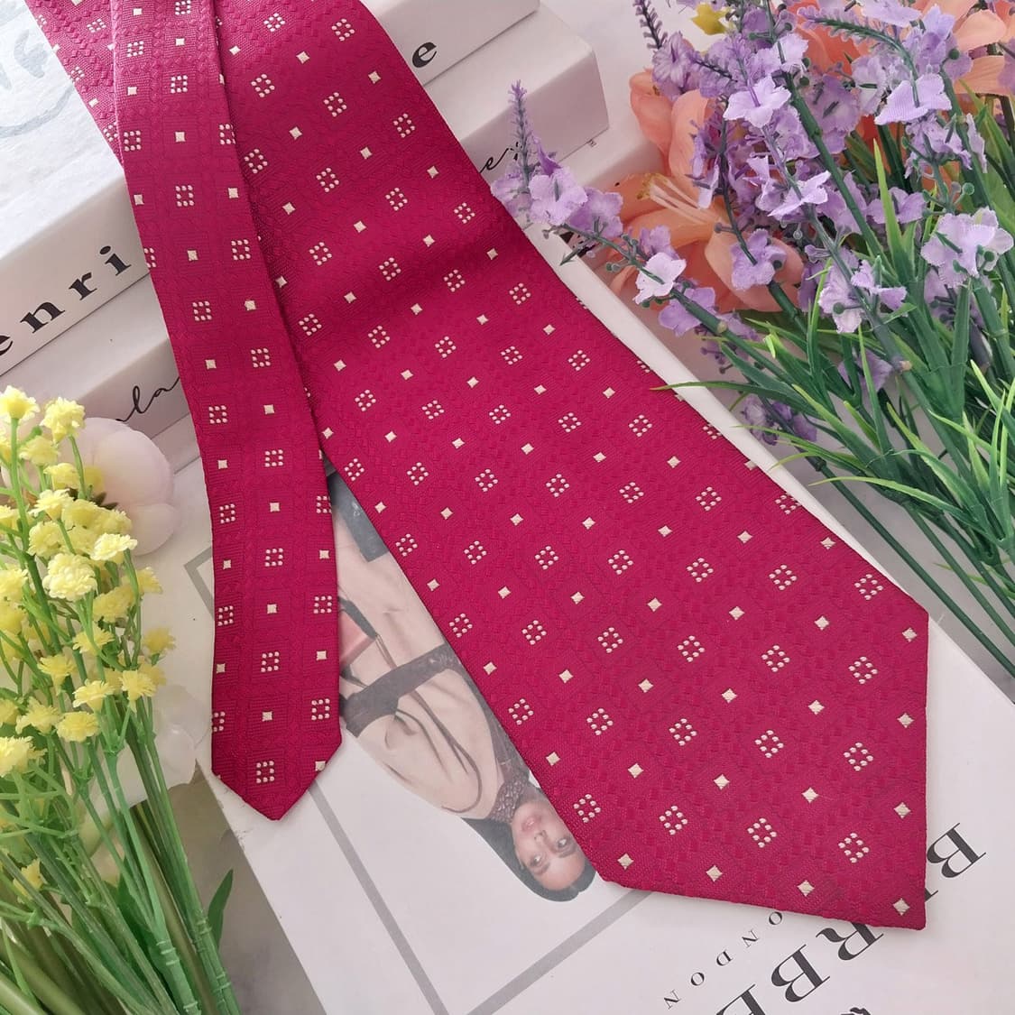 버버리 실크 레드 자카드 패턴 넥타이 9.7cm A+등급 K1345
 상품이미지2