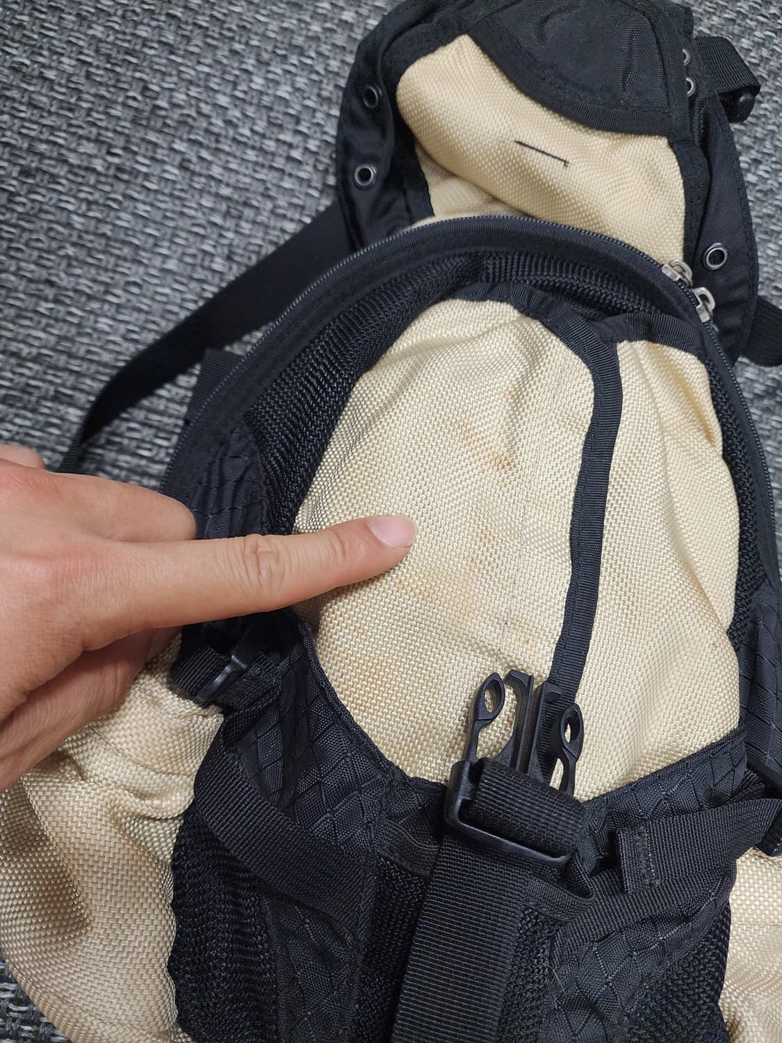 오클리 블랙 베이지 미니 백팩   상품이미지6