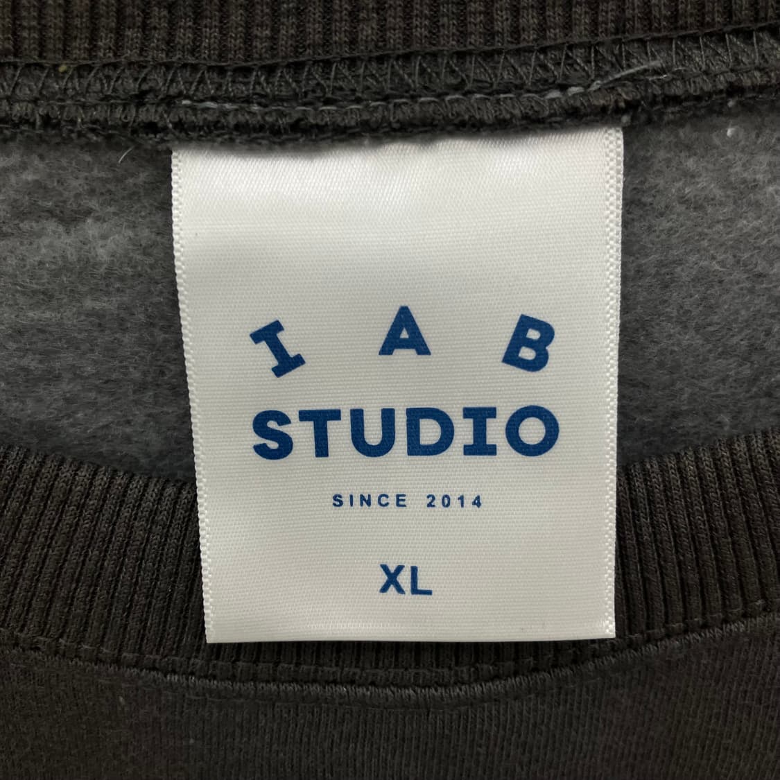 아이앱 스튜디오 차콜 스웨트셔츠 XL 상품이미지2