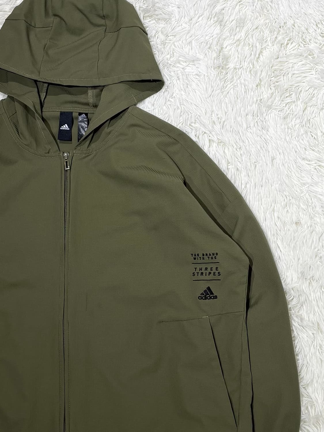 아디다스 스몰로고 카키 런닝 바람막이 상품이미지5