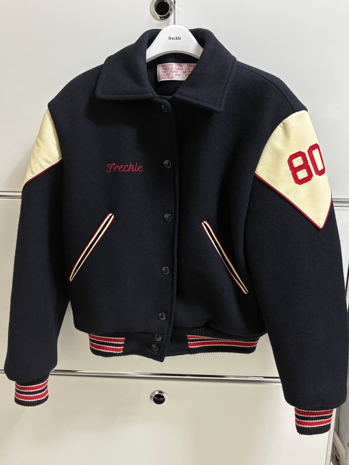 프레클 바시티 자켓 1사이즈 판매해요 상품이미지1