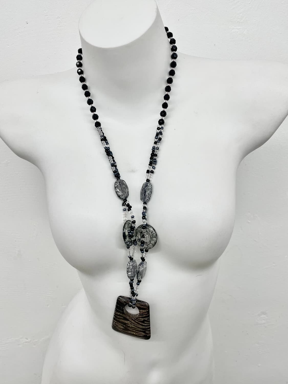 블랙페어리 지브라 드롭 네크리스 상품이미지2