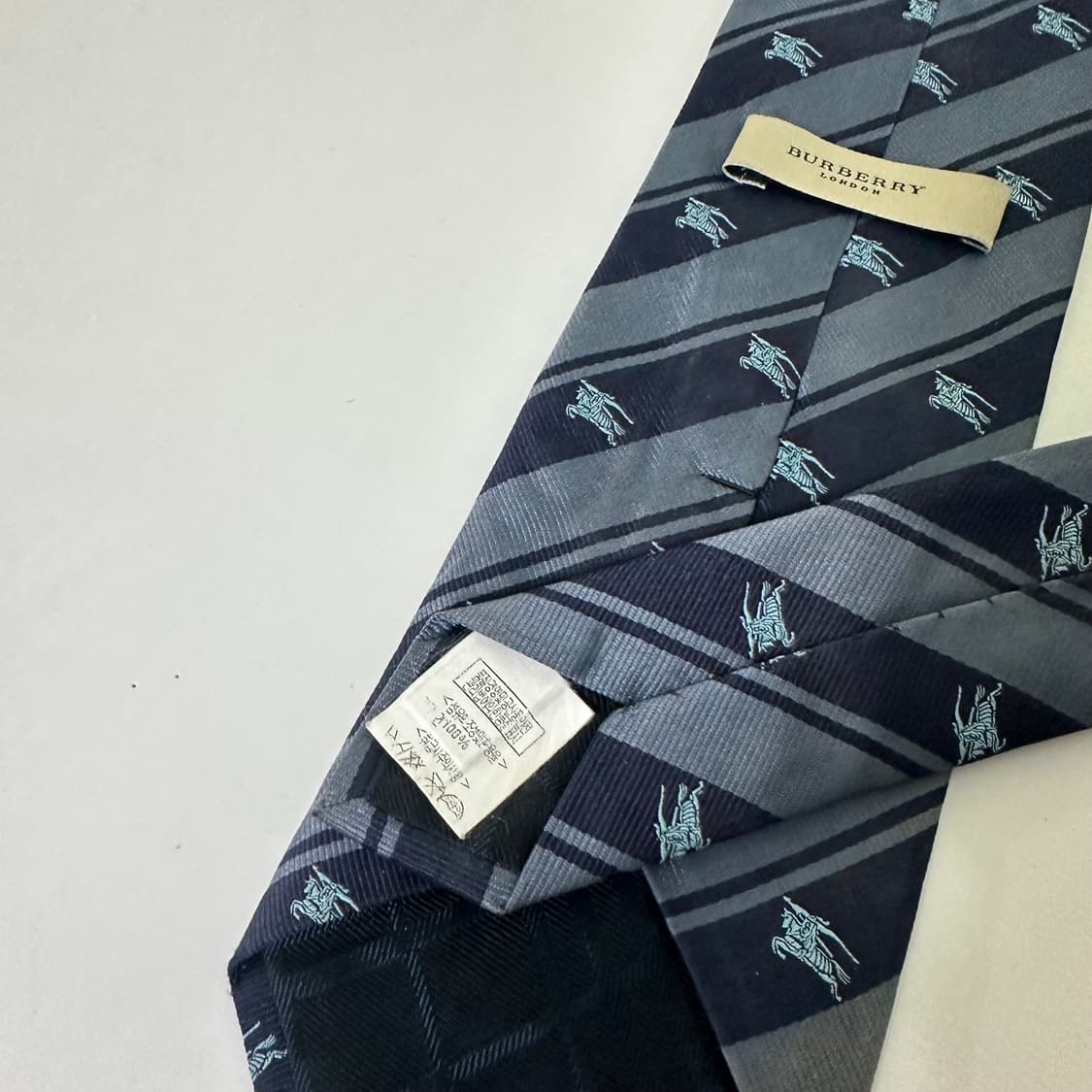 OS 버버리 네이비 멀티로고 실크100% 넥타이 상품이미지3