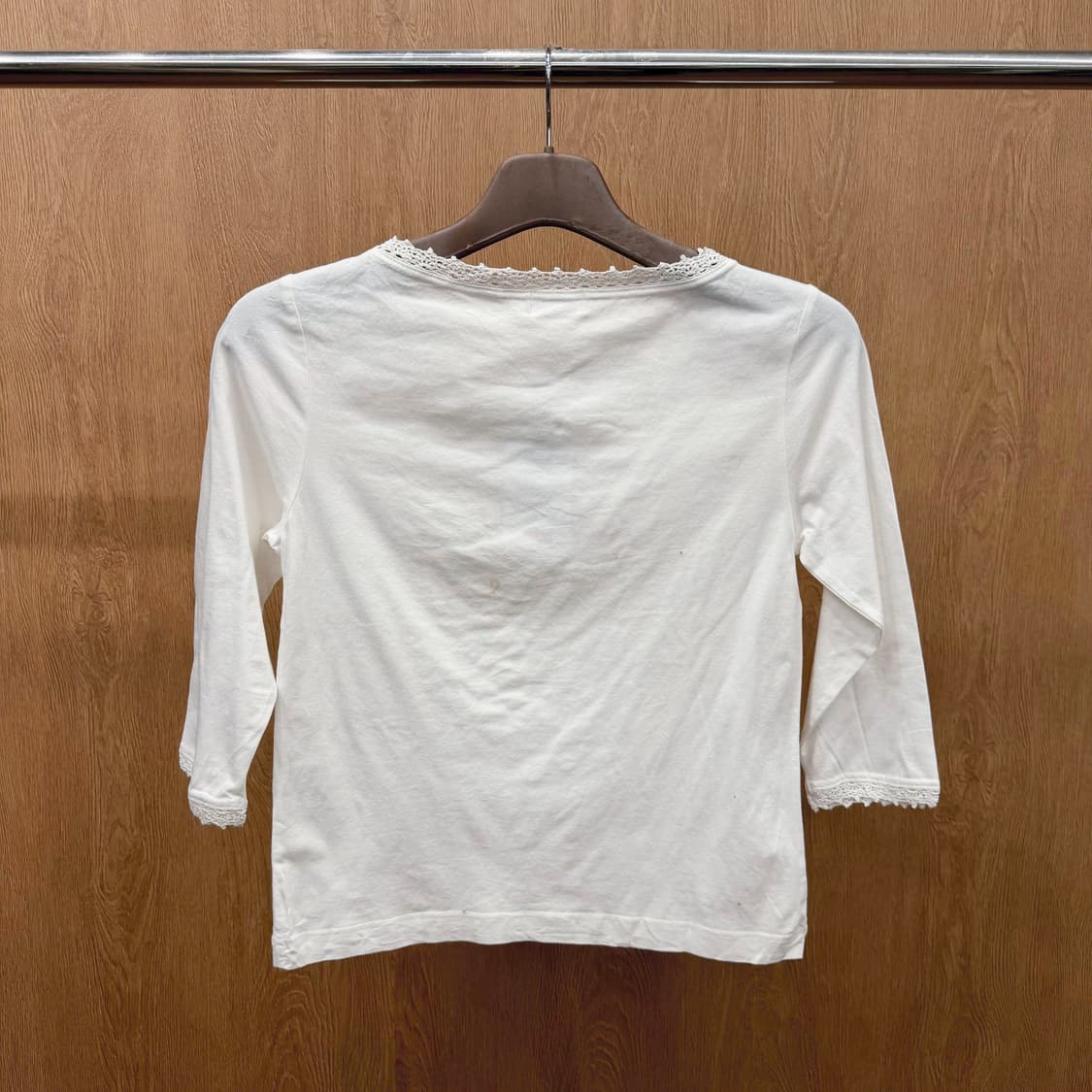 꾸레쥬 7부 블라우스 레이스 커프스 라운드넥 무지 디테일 슬림핏 화이트 상품이미지3